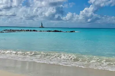 Image de Newly Remodeled 3 Br Villa in Enchanting Leeward with Central Ac and Wifi