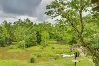 Image de 'River's Edge' Alabama Gulf Coast Getaway w/ Deck!