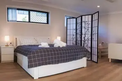 Image de Brand new oversized apartment / ground level