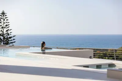 Image de Modern leisure: 3 Pools, Hot Tub, Wide Open Spaces