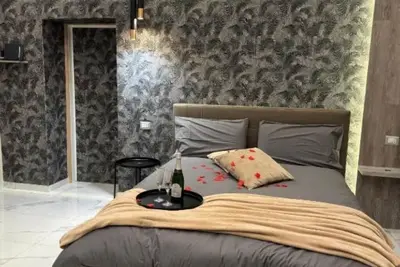 Charming 2-bedroom apartment with Ac, WiFi in delightful Napoli