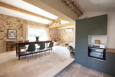 Image de Gite en pierres apparentes, isolé au cœur du vignoble, proche de la rivière