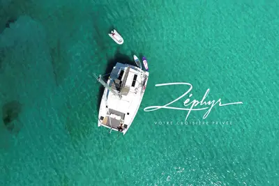 Image de Nuit insolite au mouillage en catamaran avec diner et pdj