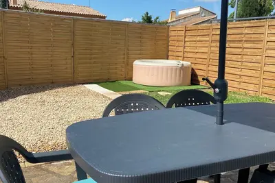 Image de Hébergement 2 chambres - 6 personnes - jardin - jacuzzi - animaux acceptés