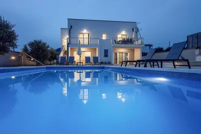 Image de Magnifique maison de 4 chambres à Vrsi