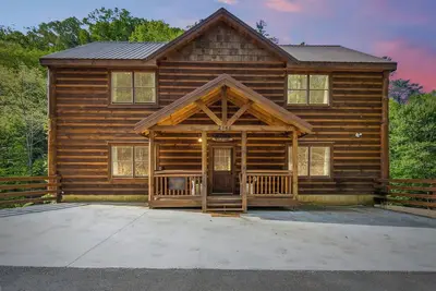 Image de 6 King Master Suites, Large Pool, Grill, Hot Tub, Game Room and Theater!
