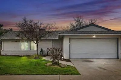 Image de Charming Oasis in Clovis: Your Dream Home Awaits!