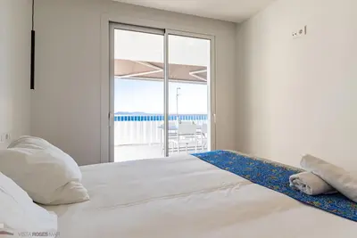 Image de Apartamento renovado con vistas al mar, cerca del Camí de Ronda y con plaza de aparcamiento exterior (Edf Belleza Faro)