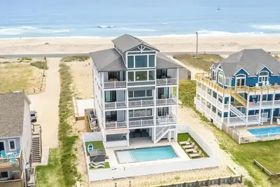 Image de Four Seasons 11 Bedroom Oceanfront and Soundfront Home in Hatteras
