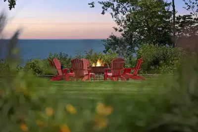Image de Lake Michigan Beachfront - King Suite - Rec Room
