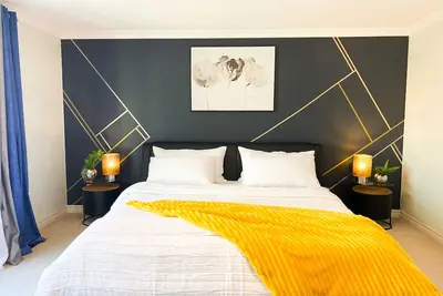 Image de 6br • Sleeps 12 • Stocked Kitchen • 10-Min Stroll to Lake Huron