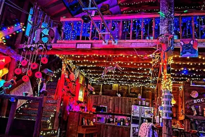 Image de Magical barn with outdoor shower/tub\nBock's Jukejoint barn