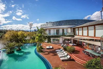 Image de Modern House In Opulent Setting