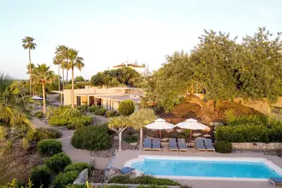 Image de Astonishing Villa with Post-Modern Architecture