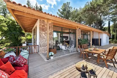 Image de Elegant Charming House With Outdoor Pool