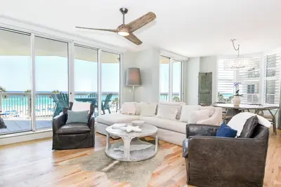 Image de New Listing! Beachfront 3rd Floor Condo with Beachfront and City Balcony!