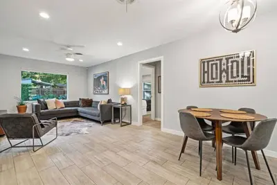 Image de Luxury 3bd/2ba University Hills!