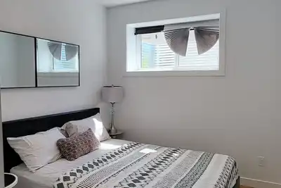 Image de Pebbles' Cozy 2Bed Basement Suite near River Valley/Downtown Edmonton