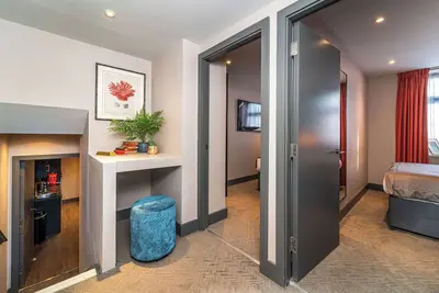 Two Bedroom Split Level Apartment 203 (Sleeps 5)