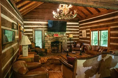 Image de Weekend cabin retreat on a secluded 1, 000 acres. Miles of hiking trails.