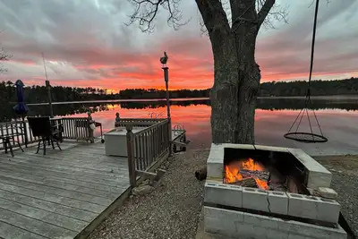 Image de Pelicans Bog on Woods Pond in Middleboro minutes from Mbta to Boston.