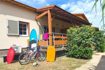 Image de Chalet climatisé sur pilotis à 50 m. de la plage dans résidence avec piscine