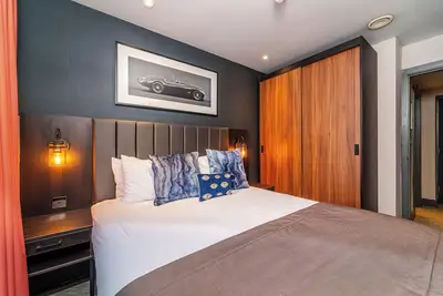 Two Bedroom Apartment 206 (Sleeps 7)