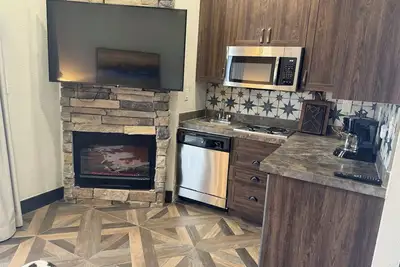 Image de Cozy cabin with 2 bedrooms and WiFi, Ac in soothing River Ranch