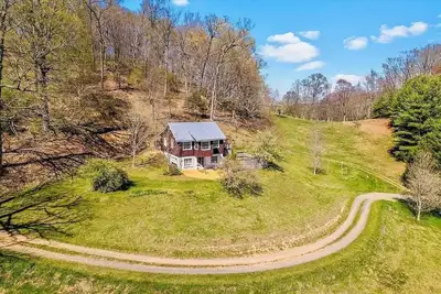 Image de Fern Cottage: Secluded Mountain Retreat with Stunning 30-Mile Valley Views