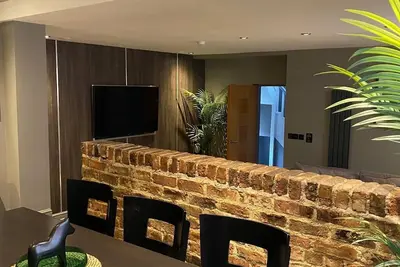 The Duplex Loft Apartment (Sleeps 8)