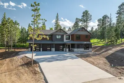 Image de Spacious 6-bedroom house in Powder House with Theater Room, Hot Tub, Paved Roads