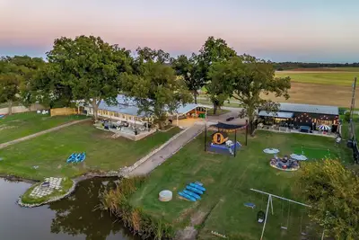 Image de Lake Retreat w/ 3 Homes, Sleeps 37, Hot Tubs, Sauna, Golf, Amenities Galore!