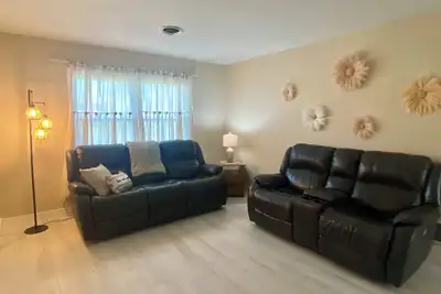 Image de The Hidden Gem - A brand new 2-bedroom duplex in Portage