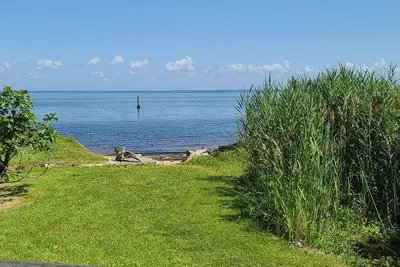 Image de Located on the Albemarle Sound, this family-friendly home has room for everyone!