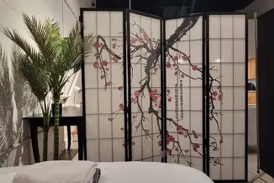 Image de Chic Urban Loft Comfort & Style - Close to Campus Apartment\n