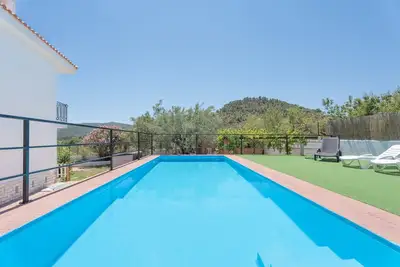 Image de Appartement 'El Cachorro' avec vue sur la montagne, piscine privée et terrasse partagée