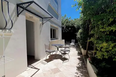 Image de T2 Bas de Villa avec piscine