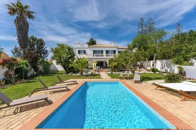 Image de Casa Madeira - 4 Bedroom Villa in Lagos with extensive gardens, pool and sauna.