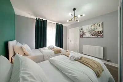 Image de Large Garden+Fast WiFi+Sleeps 5+Parking+Pool Table