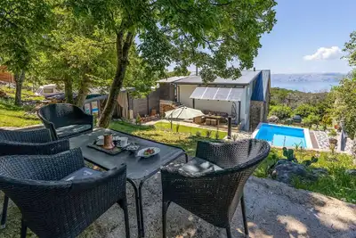 Image de Maison confortable à Bater avec vue sur.