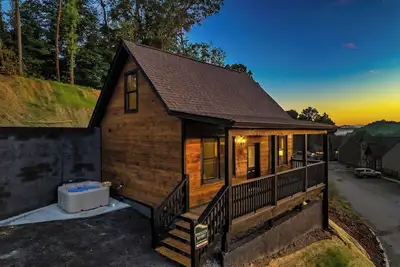 Image de New Construction, Hot Tub, Mountain View, 4 Miles to Dollywood, Pac Man