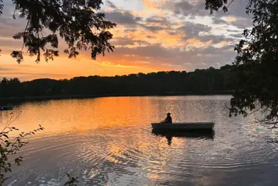 Image de Private Lakefront Glamping on 95 Acres, Rooftop Tent right on the Lake