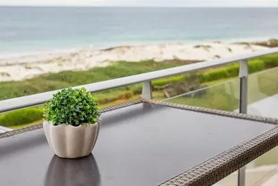 Image de Absolute beachfront villa, Ledge Point