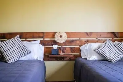 Image de Double Cabin #4 - Oak Point