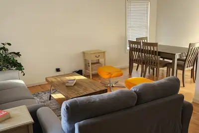 Image de 13 mil from lax and beaches. 11 miles from the forum and sofi. close to many.