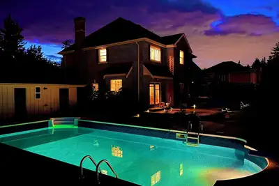 Image de Cozy Coastal Retreat with Private Pool -5 min to the beach White Rock