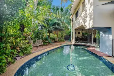 Image de Zen Serene Seascape: Family Pool ~ Bbq ~ Markets
