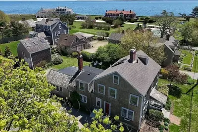 Image de Falmouth Shore Street Classic Home Steps to Beach