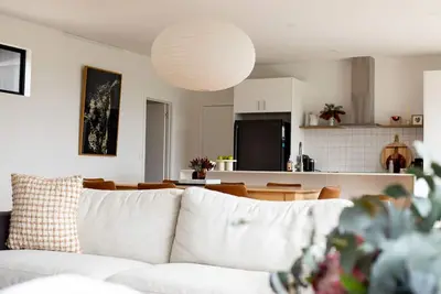 Image de White Beach Retreat - Luxe Waterviews