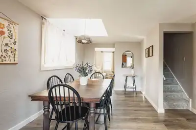 Image de Albany Getaway with a King Bed, Bonus Kitchen, & WiFi